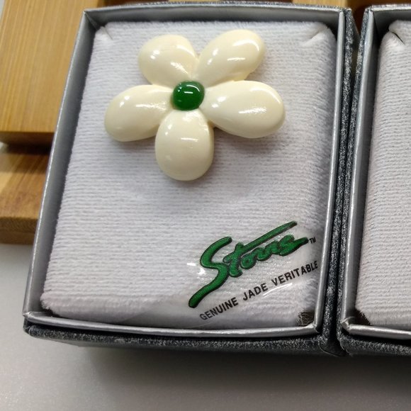 2 VTG JADE MOTHER OR PEARL PINS DRAGONFLY FLOWER - Picture 4 of 8